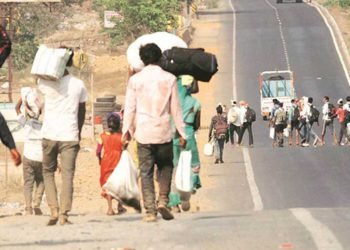 হৃদয়বিদাৰক! পথত মৃতদেহ, ক’ৰোনাৰ ভয়ত ৰাস্তাতে এৰি পলাল পৰিয়াল