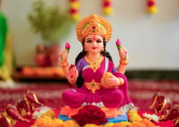 ৰুষ্ট হৈ আপোনাৰ ঘৰৰ পৰা বিদায় লৈছে মা লক্ষ্মীয়ে, এই ৫ ঘটনাই তাৰ ইংগিত