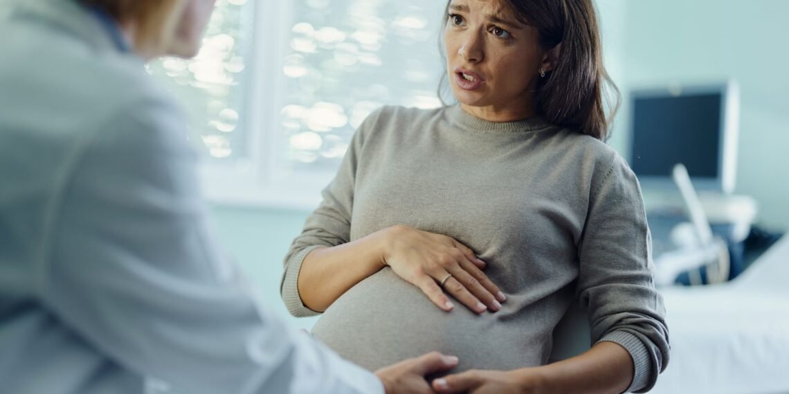 চৰকাৰী ধন লুণ্ঠন কৰিবলৈ কি নকৰে চৰকাৰী কৰ্মীয়ে!  আঢ়ৈ বছৰত ২৫ বাৰ সন্তান প্ৰসৱ, ৫ বাৰ বন্ধ্যাত্বকৰণৰ ৰিপৰ্ট দি ধন সৰকালে চিকিৎসা কৰ্মীয়ে, কেনেকৈ পোহৰলৈ আহিল তথ্য?