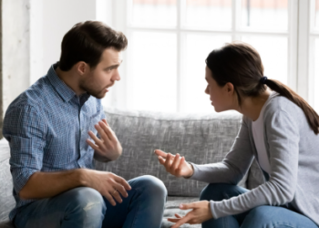 এইকেইটা লক্ষণ আছে যদি বুজিব আপোনাৰ সংগী মানসিকভাৱে পৰিপক্ক নহয়, সম্পৰ্ক গঢ়াৰ পূৰ্বেই মন দিয়ক এইকেইটা দিশত