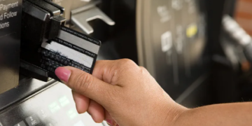 জানি থওক আগতীয়াকৈয়ে! ১মেৰ পৰা ATM লেনদেনৰ চাৰ্জ বৃদ্ধি কৰিলে দেশৰ এই বেচৰকাৰী বেংকে