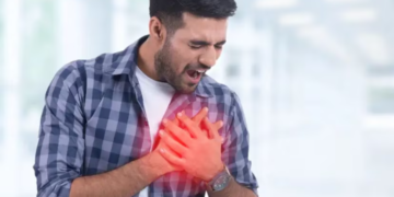 হাৰ্ট এটেকৰ এমাহ পূৰ্বে শৰীৰত ফুটি উঠে এই ৩লক্ষণ, অৱহেলা কৰিলেই পৰিণতি মৰ্মান্তিক হয়, গৱেষণাই কি কৈছে?