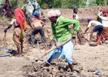 ভাল খবৰ! বাঢ়িল ১০০ দিনৰ MGNREGA প্ৰকল্পৰ দৈনিক মজুৰি, কিমান বাঢ়িব দৈনিক মজুৰি?
