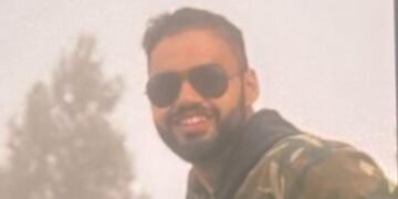 ইউৰোপলৈ যোৱা ভিছা নোপোৱাৰ বাবেই হানিমুন প্লেন লৈছিল কাশ্মীৰ! বিবাহৰ মাত্ৰ ৭দিনৰ পাছতেই সন্ত্ৰাসবাদী আক্ৰমণত মৃত্যু নৌসেনাৰ লেফটেনেণ্টৰ! হানিমুনতেই বিধৱাৰ সাজ পিন্ধিলে হিমাংশীয়ে