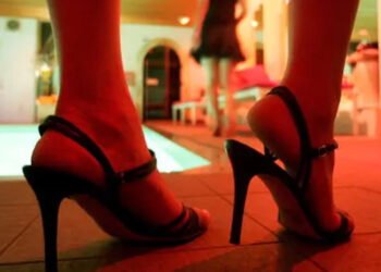 ভাৰতীয় প্ৰতিৰক্ষা বিভাগত জড়িতসকলক যৌনতাৰ ফান্দত পেলাবলৈ পাকিস্তানে চলাইছে ‘হানিট্ৰেপিং বিশ্ববিদ্যালয়’! বছৰত ৩৫০০ কোটি খৰচ কৰে দুখীয়া দেশ পাকিস্তানে