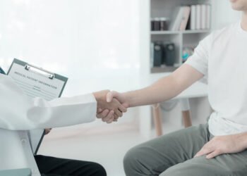 প্ৰস্ৰাৱত গতি দুৰ্বল? নিশা ঘনাই প্ৰস্ৰাৱ লগা, আঁৰত থাকিব পাৰে শৰীৰৰ এই অংগৰ কৰ্কট, কি কি লক্ষণে দেখা দিলে চিকিৎসকৰ পৰামৰ্শ ল’ব?