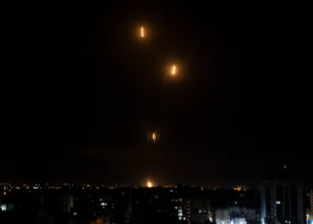 জম্মুত ব্লেকআউট, ভাৰতীয় S-400য়ে আকাশতে ধ্বংস কৰিছে কেইবাখনো পাকিস্তানী ড্ৰোণ, জম্মুত বাৰে বাৰে বাজিছে চাইৰেণ