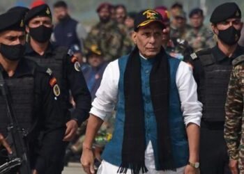 পাকিস্তানৰ হাতত পাৰমাণৱিক অস্ত্ৰ থকাটো নিৰাপদ জানো? অপাৰেছন সেন্দূৰৰ পাছত প্ৰথমবাৰ কাশ্মীৰত উপস্থিত হৈ প্ৰতিৰক্ষা মন্ত্ৰী ৰাজনাথ সিঙে কিয় কৰিছে এই প্ৰশ্ন?