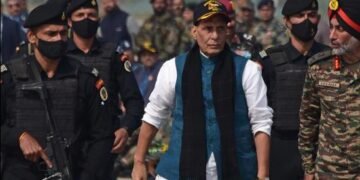 পাকিস্তানৰ হাতত পাৰমাণৱিক অস্ত্ৰ থকাটো নিৰাপদ জানো? অপাৰেছন সেন্দূৰৰ পাছত প্ৰথমবাৰ কাশ্মীৰত উপস্থিত হৈ প্ৰতিৰক্ষা মন্ত্ৰী ৰাজনাথ সিঙে কিয় কৰিছে এই প্ৰশ্ন?