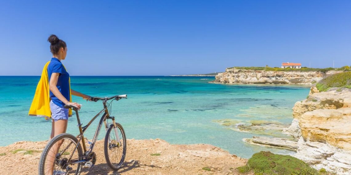 নগ্নতাই নিয়ম? বীচ্চত ফুৰিবলৈ গ’লে নগ্ন হোৱাটো বাধ্যতামূলক? পোছাক পিন্ধিলেই জৰিমনা? ক’ত আছে এই বীচ্চ?