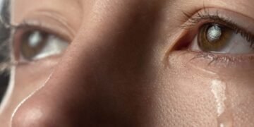 চকুৰ পানীতেই ধৰা পৰে জটিল ৰোগ! কেই টোপাল চকুপানীতেই ধৰা পৰিব কৰ্কট, আলঝাইমাৰ্ছ, কোনে ক’ত আৱিষ্কাৰ কৰিছে এই পদ্ধতি?