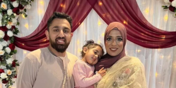 ঈদৰ বাবে ছাৰপ্ৰাইজ দিবলৈ সুৰাটত থকা পিতৃগৃহলৈ আহিছিল আকিল আৰু পত্নী কন্যা, পুনৰ লণ্ডনলৈ উভতি যোৱা নহ’ল আকিল আৰু তেওঁৰ পৰিয়ালৰ