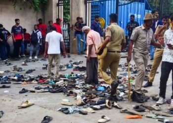 কোন সতে তাক বিদায় দিও, সি মোৰ একমাত্ৰ সন্তান আছিল, তাৰ দেহ পষ্টমৰ্টেম নকৰিবঃ চিন্নাস্বামীক পদপিষ্টৰ ঘটনাত পুত্ৰক হেৰুওৱা পিতৃৰ কাতৰ আহ্বান