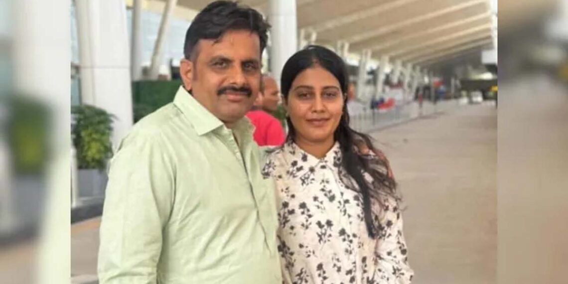 দুচকুত যুৰীয়া সপোন, বিবাহৰ পাছত প্ৰথমবাৰ স্বামীৰ কাষলৈ যাবলৈ আহোতেই সকলো শেষ, স্বামীক লগ পোৱাৰ সপোন বুকুত লৈয়েই অভিশপ্ত  বিমানত ছাই হ’ল নববিবাহিতা খুছবু