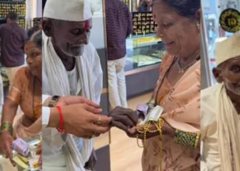 মুগ্ধ নেট দুনীয়া… বৃদ্ধ দম্পতিক মাত্ৰ ২০টকাত মঙ্গলসূত্ৰ দিলে গহনাৰ  দোকানৰ মালিকে!