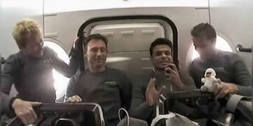 মহাকাশত অসুস্থ হৈ পৰিছে শুভাংশু শুক্লা, কি হৈছে শুভাংশুৰ?