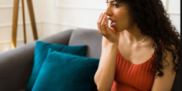 মুখ খুলিলেই দুৰ্গন্ধ বিয়পে! ঘনে ঘনে দাঁত মাজিলেও দুৰ্গন্ধ দূৰ নহয়, জানি থওক এই দুৰ্গন্ধৰ আঁৰত কি কি কাৰণ? কেনেকৈ এই দুৰ্গন্ধ দূৰ কৰিব?