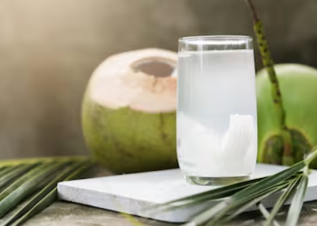 নাৰিকলৰ পানী এই ৫ ধৰণৰ মানুহৰ বাবে বিষতকৈ কম নহয়! ডাবৰ পানী সেৱন কৰে যদি জানি থওক কি কি ৰোগৰ বাবে ই অতি ক্ষতিকাৰক?