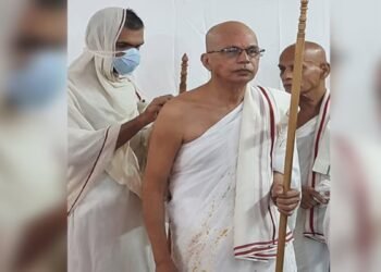 মাহিলী দৰমহা আছিল ৭৫ কোটি, মুকেশ আম্বানীৰ সোঁহাত এইগৰাকী ব্যক্তিয়ে এতিয়া ভিক্ষা মাগি দূৰ কৰে ক্ষুধা, আঁৰত কি কাৰণ?