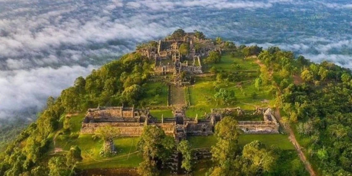 ১১০০ বছৰীয়া পুৰণি শিৱ মন্দিৰক লৈয়েই থাইলেণ্ড-কম্বোডিয়াৰ যুদ্ধ? এই শিৱমন্দিৰ প্ৰকৃততে কোন দেশত অৱস্থিত?