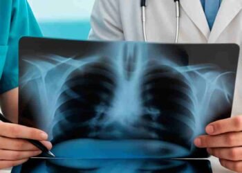 বহুদিন ধৰি কাঁহ হৈ আছে, মাজে মাজে জ্বৰো আছে? যক্ষ্মাৰ লক্ষণ নহয়তো? কি কি পৰীক্ষা কৰাটো জৰুৰী?