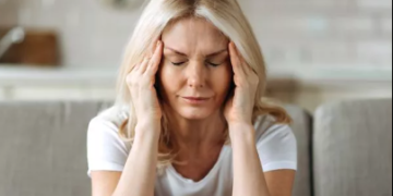 কেৱল বুকুৰ বিষেই নহয়, ষ্ট্ৰোকৰ পূৰ্বে গোপন সংকেত দিয়ে শৰীৰে, এইসমূহ লক্ষণক অৱহেলা কৰিলেই মৃত্যুৰ আশংকা বাঢ়ে