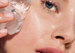 ছালৰ সুন্দৰতা ধৰি ৰাখিবলৈ মুখত বৰফ ঘঁহে? কাৰ কাৰ বাবে ই অত্যন্ত ক্ষতিকৰ? জানক বৰফ ঘঁহাৰ সঠিক পদ্ধতি