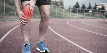 কি ভিটামিনৰ অভাৱত আঁঠুৰ বিষ হ’ব পাৰে? কম বয়সতে আঁঠু বিষৰ সমস্যা হ’লে খাদ্য তালিকাত কি কি অন্তৰ্ভুক্ত কৰাটো জৰুৰী?