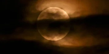 নিশা ৯ বজাৰ পাছতেই ভাৰতত দেখা যাব চন্দ্ৰগ্ৰহণ, কেতিয়া আৰম্ভ হ’ব সূতক কাল? ভাৰতৰ পৰা চন্দ্ৰগ্ৰহণ পৰ্যবেক্ষণৰ সঠিক সময় কেতিয়া?