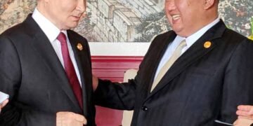 পুটিনৰ সৈতে বৈঠকৰ পাছতেই বেইজিঙৰ পৰা মচি দিয়া হ’ল কিমৰ চিহ্ন, পৰিষ্কাৰ কৰা হ’ল চেয়াৰ-গ্লাছ, উত্তৰ কোৰিয়ালৈ লৈ যোৱা হ’ল মলমূত্ৰ, আঁৰত কি কাৰণ?