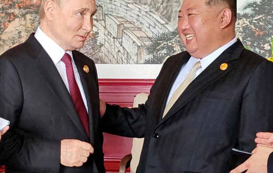 পুটিনৰ সৈতে বৈঠকৰ পাছতেই বেইজিঙৰ পৰা মচি দিয়া হ’ল কিমৰ চিহ্ন, পৰিষ্কাৰ কৰা হ’ল চেয়াৰ-গ্লাছ, উত্তৰ কোৰিয়ালৈ লৈ যোৱা হ’ল মলমূত্ৰ, আঁৰত কি কাৰণ?