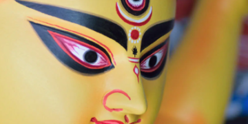 দেৱীপক্ষৰ আৰম্ভণিতেই সূৰ্যগ্ৰহণ! কোন কোন ৰাশিৰ জীৱনত ইয়াৰ শুভ প্ৰভাৱ পৰিব? কোন কোন ৰাশিৰ জাতক সতৰ্ক হৈ থাকিব?