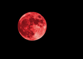 কাইলৈ নিশাৰ আকাশত ১২,৮৪২ ছেকেণ্ড থাকিব ৰক্তবৰ্ণৰ চন্দ্ৰ, ডাঙৰ বিপদৰ সন্মুখীন হ’ব এই ৩ৰাশি