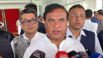 ইণ্ডিয়ান টাইম অনুসৰি নিশা প্ৰায় ১২ বজাত দিল্লী পাব জুবিন গাৰ্গৰ পাৰ্থিৱ দেহ! এয়াৰপৰ্টৰ ভিতৰত মুখ্যমন্ত্ৰীয়ে সম্বৰ্ধনা জনাই চমজি ল’ব জুবিনৰ দেহ