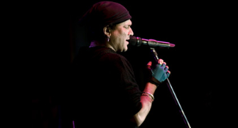 ফুল সিঁচি দিয়া বাটেৰে পুষ্পৰথত উঠি ঘৰমূৱা হাৰ্টথ্ৰৱৰ পাৰ্থিৱ দেহ