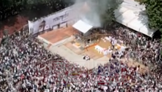 মানুহৰে মনবোৰো তই কিয় নিচিনিলি, ফুলনিৰ কাঁইটকে যে ফুল বুলি ভাবিলি…জুবিনৰ প্ৰত্যেকটো গীতেই যেন কৈ গৈছে জুবিনৰ জীৱন পৰিক্ৰমাৰ কথা