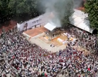 মানুহৰে মনবোৰো তই কিয় নিচিনিলি, ফুলনিৰ কাঁইটকে যে ফুল বুলি ভাবিলি…জুবিনৰ প্ৰত্যেকটো গীতেই যেন কৈ গৈছে জুবিনৰ জীৱন পৰিক্ৰমাৰ কথা