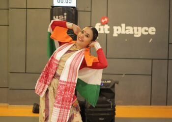 বিহু নৃত্যৰে অভিযন্তা যুৱতীয়ে মুম্বাইত গঢ়িলে বিশ্ব অভিলেখ, বিহু নৃত্যৰে বিশ্ব অভিলেখ অসমকন্যা দিদৃক্ষা সোণোৱালৰ