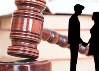 নৈতিকতাৰ পাঠ দিয়া আদালতৰ কাম নহয়, আদালতৰ দায়িত্ব আইনগত অধিকাৰ ৰক্ষা কৰা, স্বেচ্ছাই কোনো বিবাহিত পুৰুষৰ সৈতে থাকিব পাৰে অন্য নাৰী, মধ্যপ্ৰদেশ হাইকৰ্টৰ যুগান্তকাৰী ৰায়