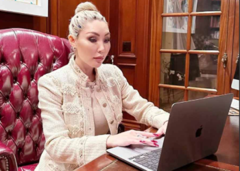 প্ৰযুক্তিবিদসকলক ফান্দত পেলাইছে ৰাছিয়া-চীনৰ ছে*** স্পাইয়ে! কেনেকৈ ফান্দত পেলাই টাৰ্গেটক? প্ৰাক্তন এগৰাকী মহিলা গুপ্তচৰৰ ভাইৰেল এক সাক্ষাৎকাৰ