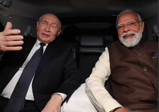 নিয়ম ভাঙি প্রধানমন্ত্ৰী মোদীয়ে আদৰিলে পুটিনক, ভাৰতলৈ আহি কেইবাটাও নিয়ম ভাঙিছে পুটিনেও, কি কি নিয়ম ভাঙিছে দুই ৰাষ্ট্ৰনেতাই?