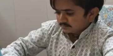 ৫লাখ টকাত ক্ৰয় কৰিব খুজিছিল চাৰ্কাছ দলে, তিনি ফুটৰ গণেশ এতিয়া MBBS ডাক্তৰ! ৭২শতাংশ শাৰীৰিক অক্ষমতাৰে কেনেকৈ চিকিৎসক হ’ল গণেশ?