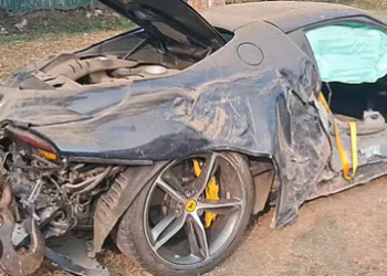 মুহূৰ্ততেই ভাঙি চুৰমাৰ বিলাসী ফেৰাৰি বাহন, আঘাতপ্ৰাপ্ত পিতৃ-পুত্ৰকে ধৰি দুই ছাফাইকৰ্মী, ক’ত, কেনেকৈ এই ঘটনা?