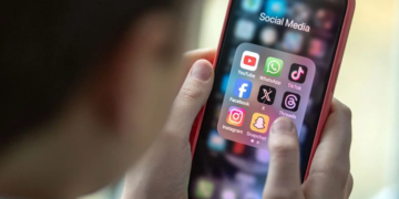 ১৬ বছৰৰ তলৰ কিশোৰ-কিশোৰীয়ে ব্যৱহাৰ কৰিব নোৱাৰিব ছচিয়েল মিডিয়া, ছচিয়েল মিডিয়া ব্যৱহাৰ কৰিলেই ৩০০ কোটি জৰিমনা, কোন দেশত এই নিয়ম?