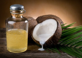 নাৰিকল তেলৰ সৈতে এই ৫বিধ তেল মিহলাই লগালেই চুলি সৰা কমে, খৰতকীয়াকৈ চুলিৰ বৃদ্ধিৰ বাবে ব্যৱহাৰ কৰিব পাৰে আপুনিও