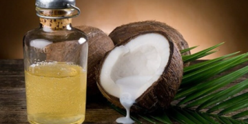 নাৰিকল তেলৰ সৈতে এই ৫বিধ তেল মিহলাই লগালেই চুলি সৰা কমে, খৰতকীয়াকৈ চুলিৰ বৃদ্ধিৰ বাবে ব্যৱহাৰ কৰিব পাৰে আপুনিও