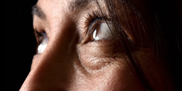 নিঃশব্দে কিডনিত ৰোগে বাঁহ বন্ধাৰ বিপদ সংকেত দিয়ে চকুৱে! কি কি লক্ষণ অৱহেলা কৰিলে বাঢ়িব মৃত্যুৰ শংকা?