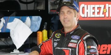 অতিকে শোকাৱহ, প্ৰাইভেট জেট দুৰ্ঘটনাত ফেমাছ ৰেচাৰসহ সম্পূৰ্ণ পৰিয়াল নিহত