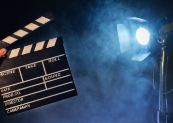 বলীউডৰ অন্যতম মোহময়ী অভিনেত্ৰী, যাক দেখি পৰি গৈছিল লাইটমেন, অভিনেতাও হেৰুৱাইছিল সম্বিৎ