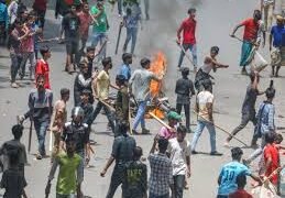 পুনৰ অগ্নিগৰ্ভা বাংলাদেশ,প্ৰতিবাদী যুৱ নেতাৰ নিহতৰ পাছতে ক্ষোভৰ দাৱানল, প্ৰতিবাদকাৰীৰ লক্ষ্য  নেতা-সাংবাদিক